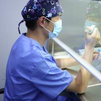 我AMH只有0.3ng/ml，还能通过促排攒够胚胎吗？